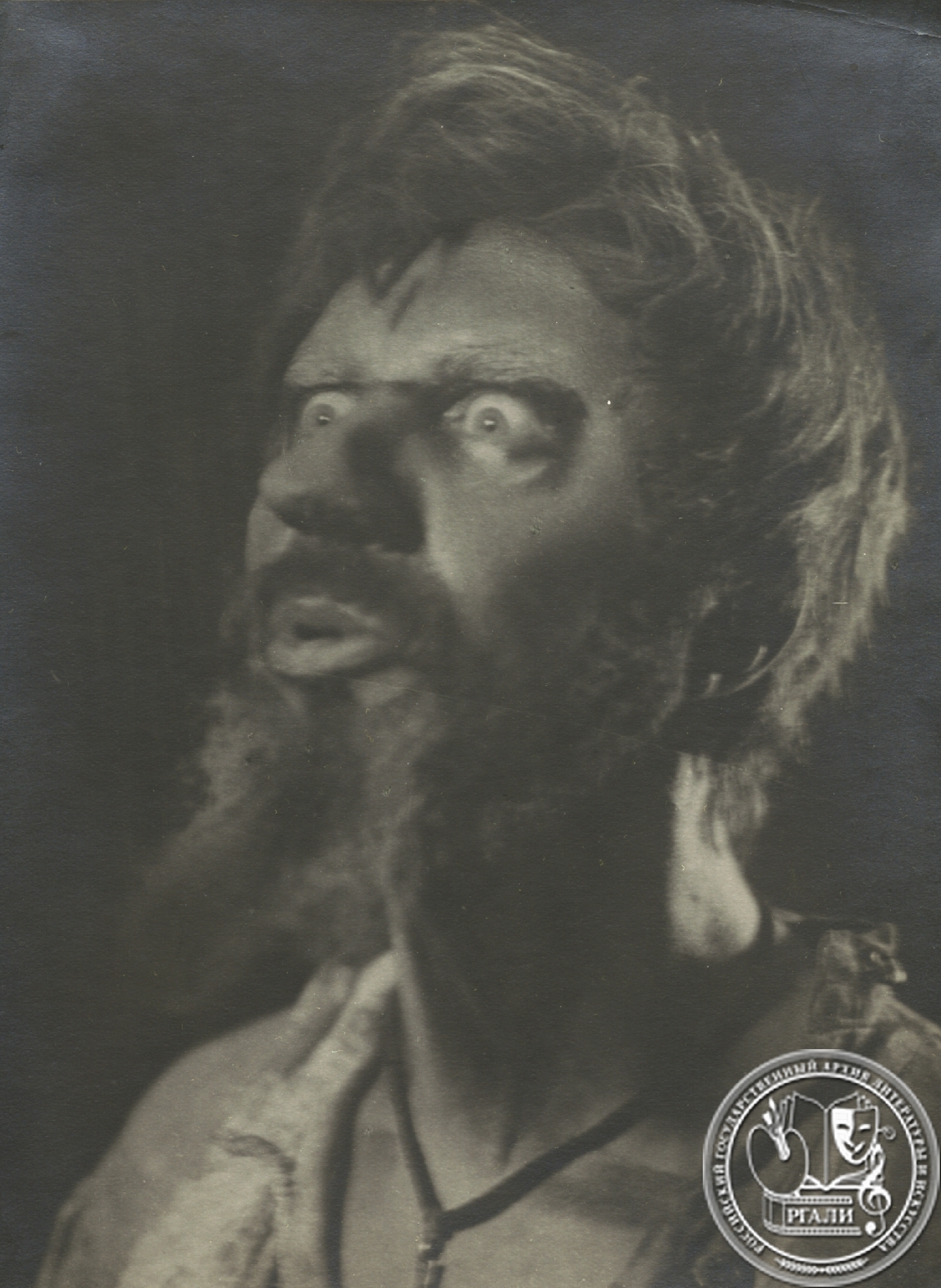 Фотография А.Н. Глумова в роли Семена-плотника в спектакле «Петр Первый». 1930 г. РГАЛИ. Ф.2420. Оп.2.